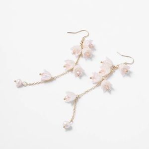Flower pearl drop earring